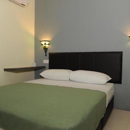Kuok Pin Hotel Kuching Extérieur photo