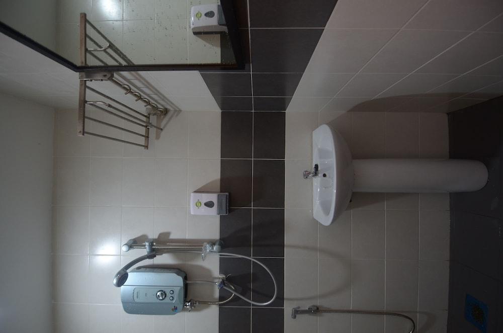 Kuok Pin Hotel Kuching Extérieur photo