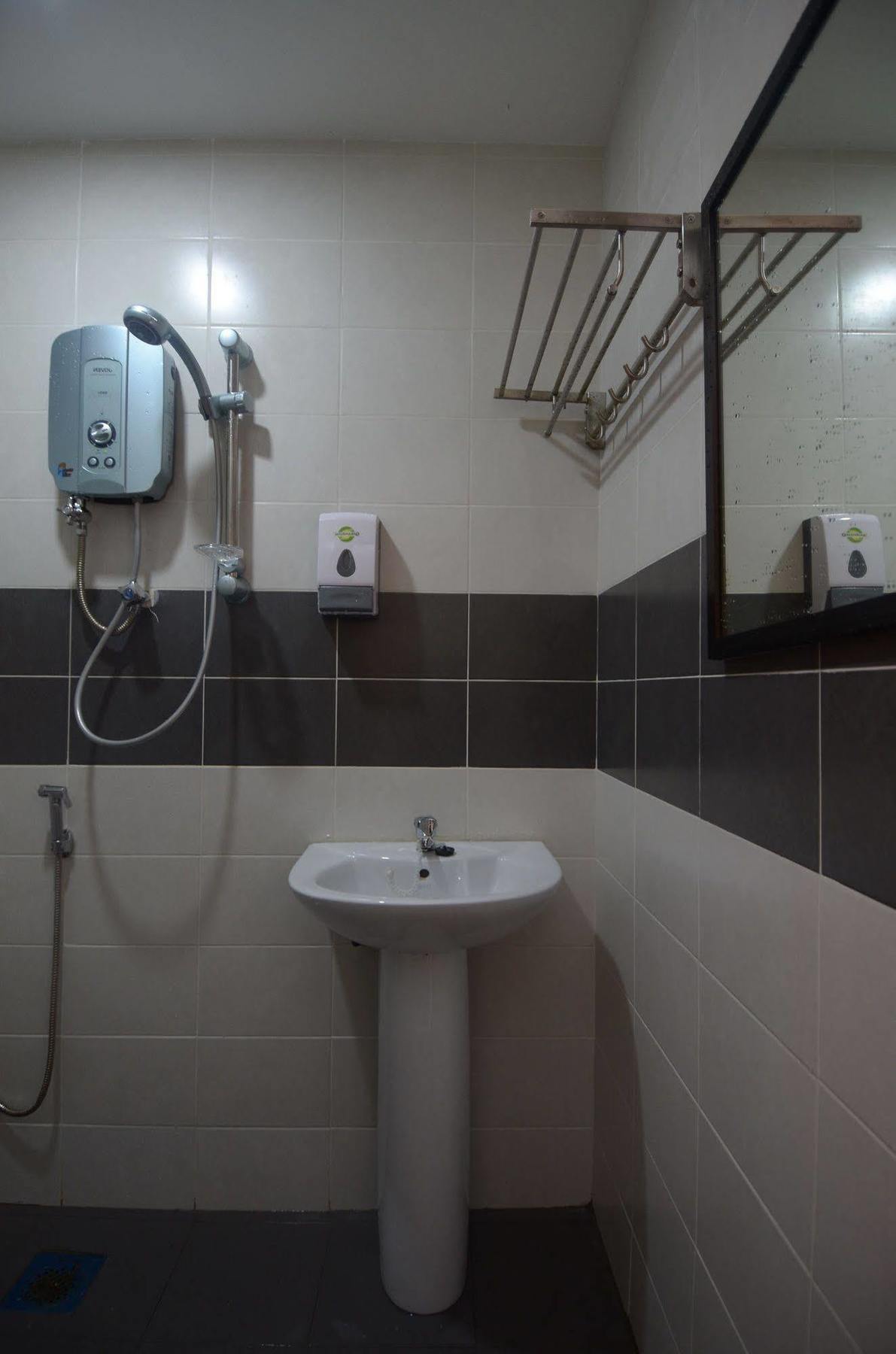 Kuok Pin Hotel Kuching Extérieur photo