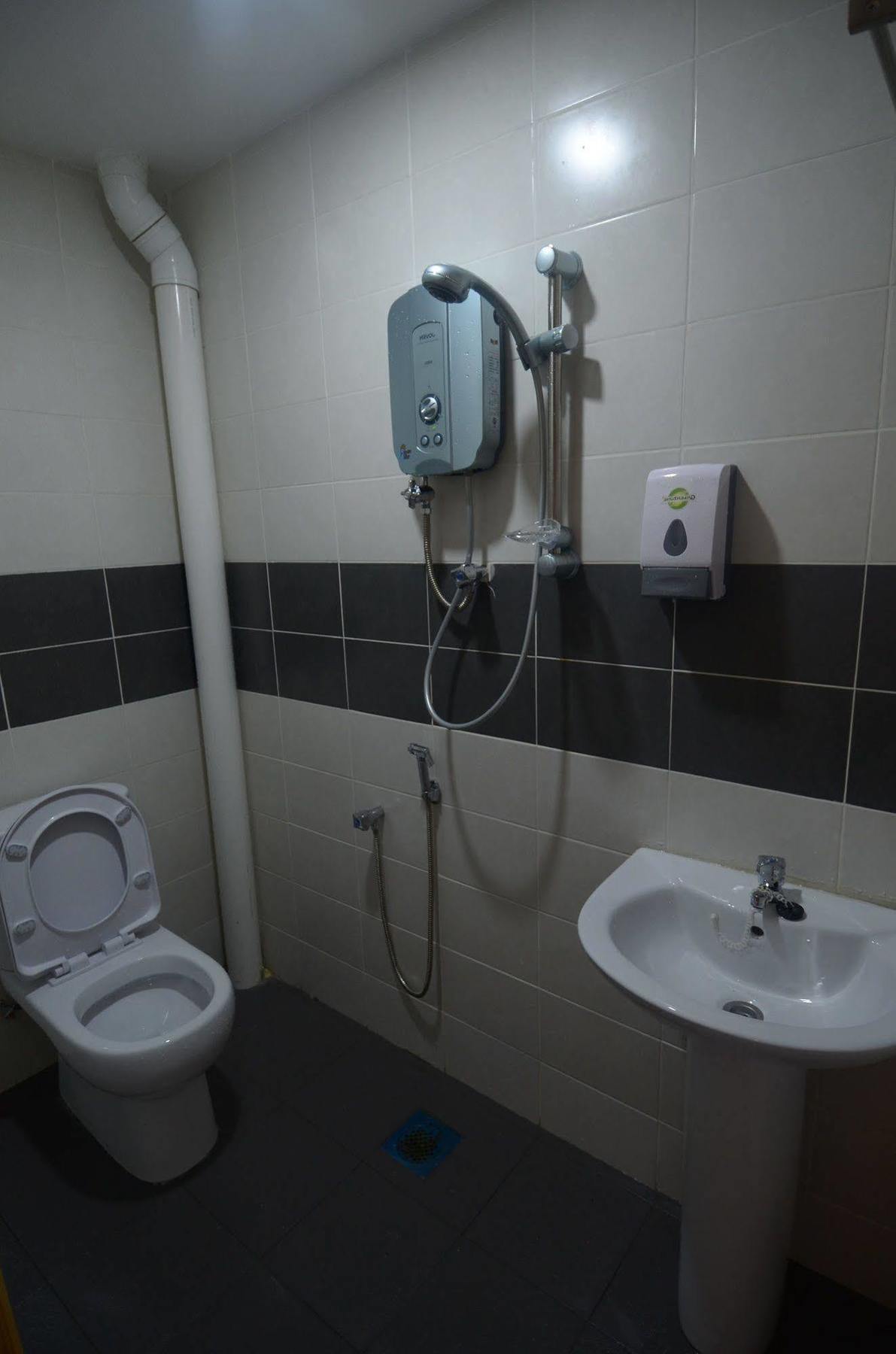 Kuok Pin Hotel Kuching Extérieur photo